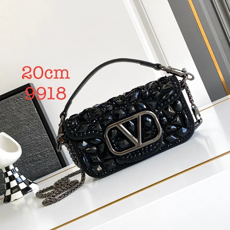 2025 autumn and winter diamond-encrusted small square bag European and American retro chain fashion portable shoulder crossbody women's bag fashionable light luxury streetwear outfit product
