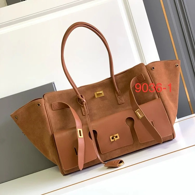 Burberry 25 years new motorcycle bag hand-held tote bag women's commuting large capacity niche single shoulder armpit bag pocket bag fashion streetwear outfit product