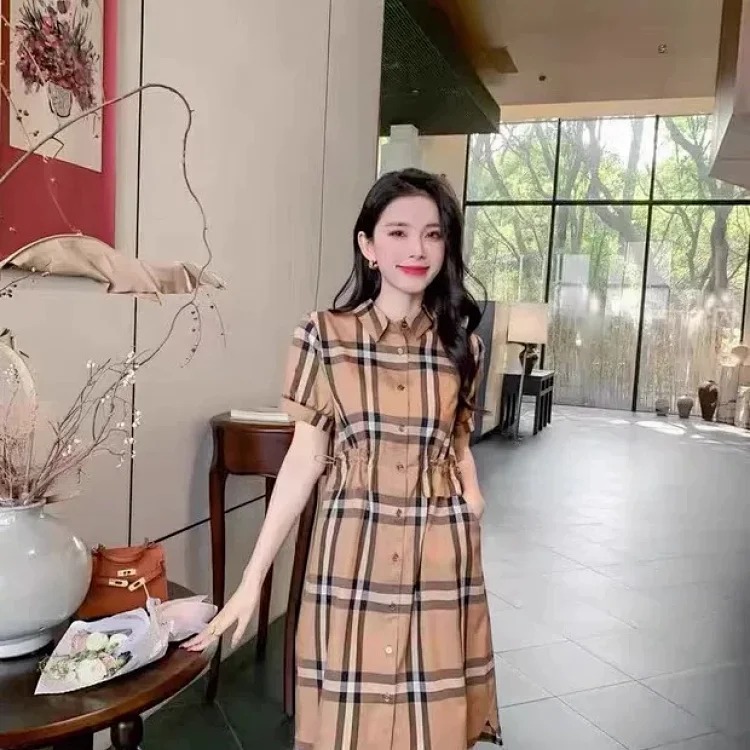 Burberry light luxury 2026 women's British style high-end skirt lapel plaid short-sleeved slim dress trendy streetwear outfit product