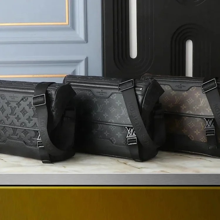 Classic retro fashion crossbody bag waist bag streetwear outfit product
