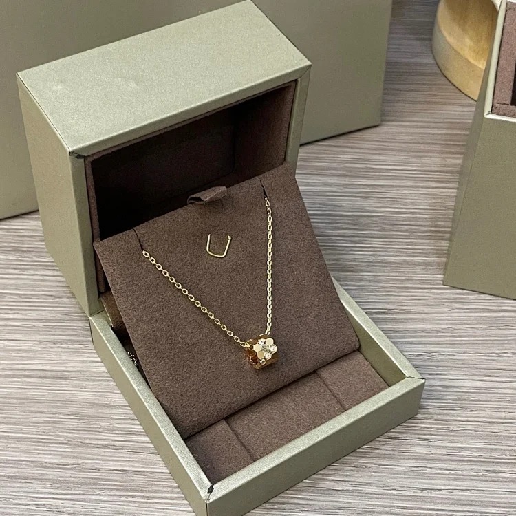 Honeycomb Necklace Cross Necklace Horseshoe Buckle Necklace Double Tassel Necklace Laser Five-leaf Clover Bracelet Star Bracelet Comet Necklace streetwear outfit product