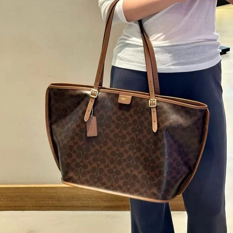 Louis Vuitton C's new tote bag Taxi 36 large vegetable basket bag retro presbyopic shopping bag shoulder crossbody handle streetwear outfit product
