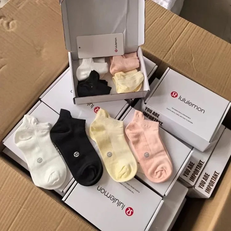 New lul exposed socks in a box of 5 pairs of mid-calf socks, fashionable men's and women's trendy embroidered fashion sports socks gift box socks streetwear outfit product