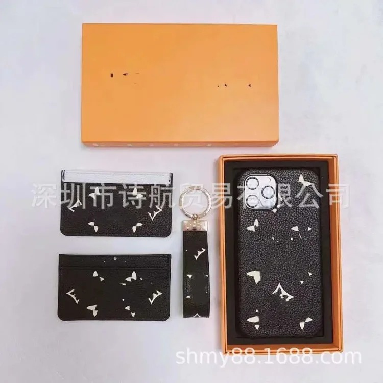 Suitable for ihone17promax mobile phone case, high-end keychain, one-piece ID card holder, three-piece set streetwear outfit product