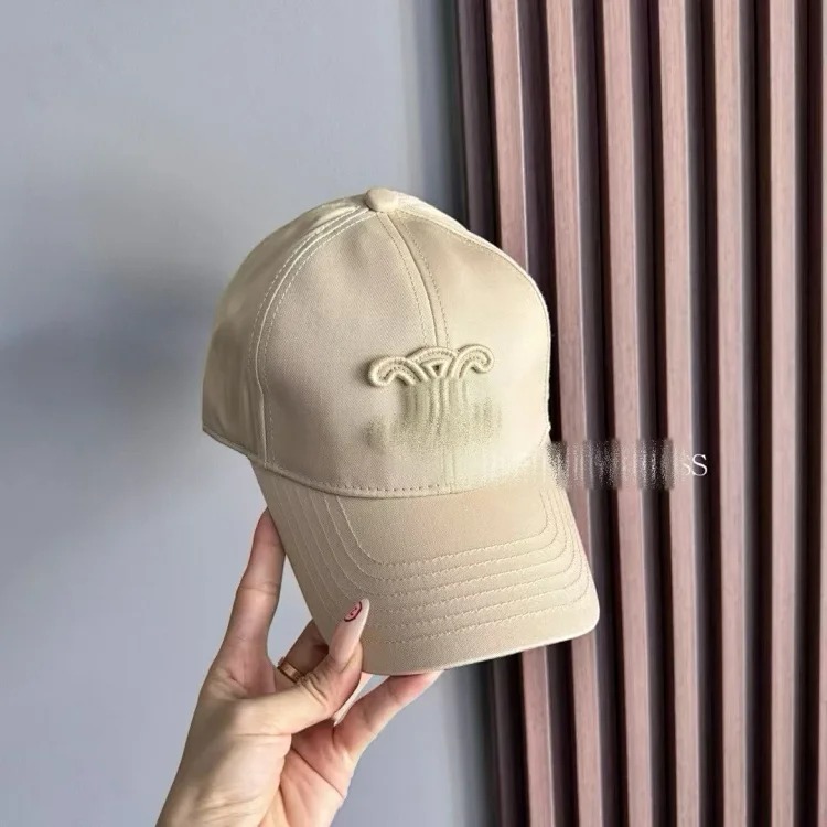 Super stylish and small face The hottest street trend baseball cap with letter embroidery, black and white sun visor streetwear outfit product