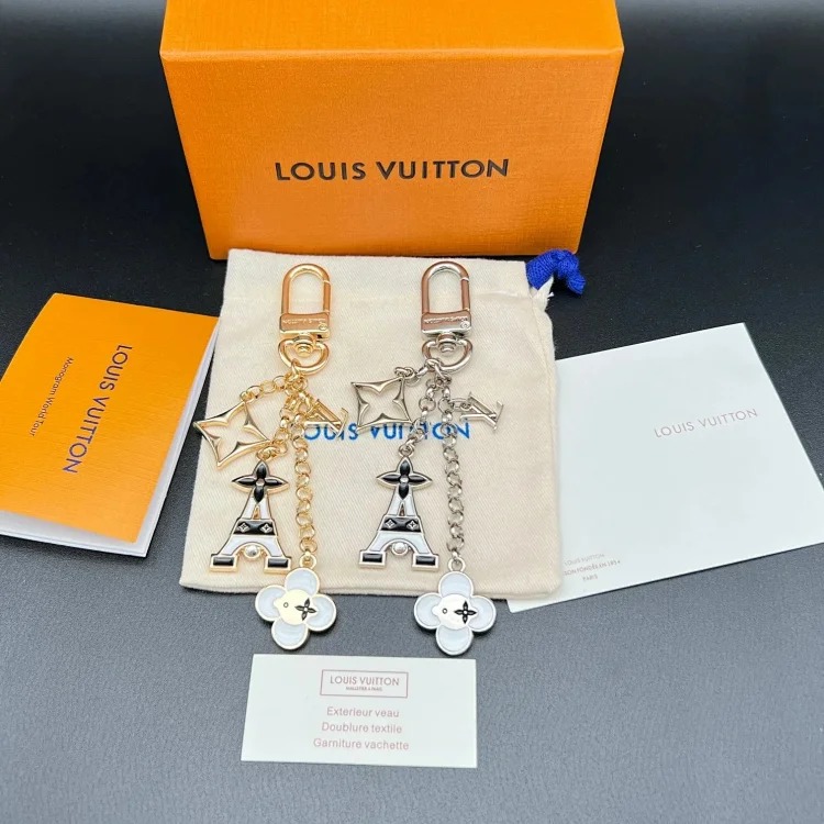 XXX-LYWD four-leaf clover and Eiffel Tower bag hanging keychain-3840 streetwear outfit product