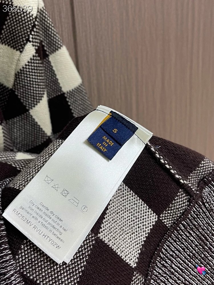 Louis Vuitton2026 New Men's Fashion Casual Letter Embroidery Color blocked Grid Knitted Hoodie | Outfitreps Spreadsheet