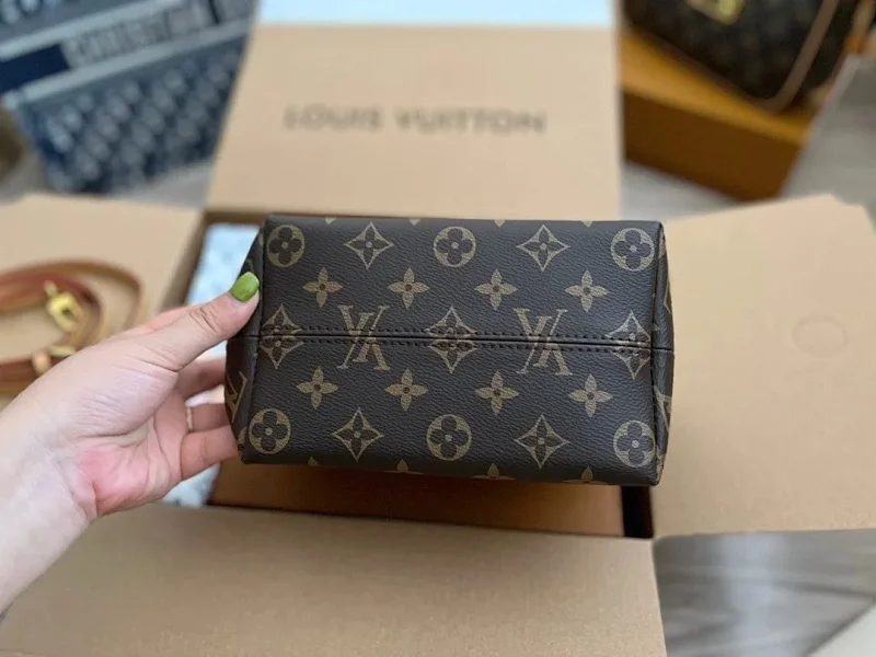 Louis Vuitton's new high-quality versatile single shoulder crossbody bag for women's retro trend