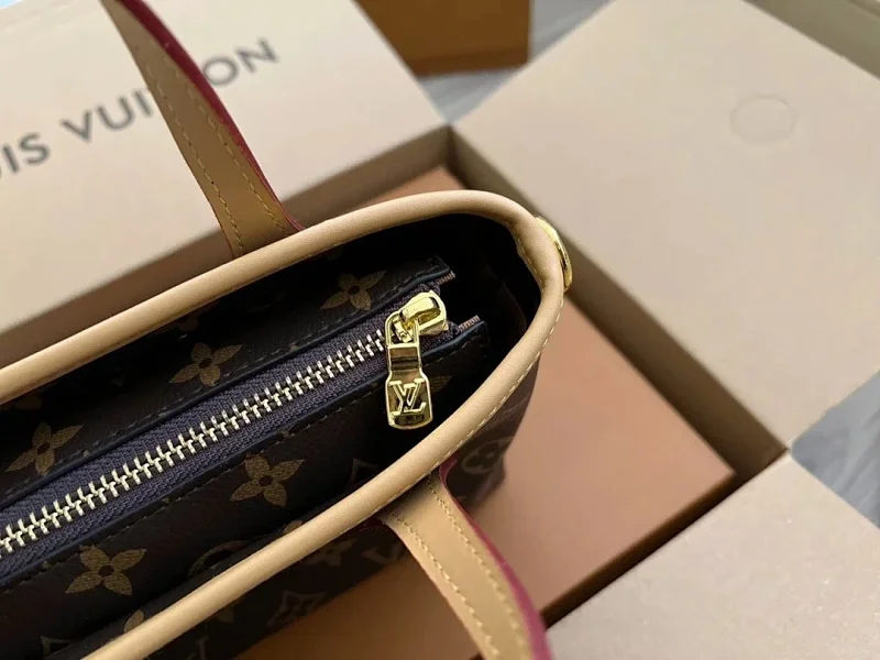 Louis Vuitton's new high-quality versatile single shoulder crossbody bag for women's retro trend | Outfitreps Spreadsheet