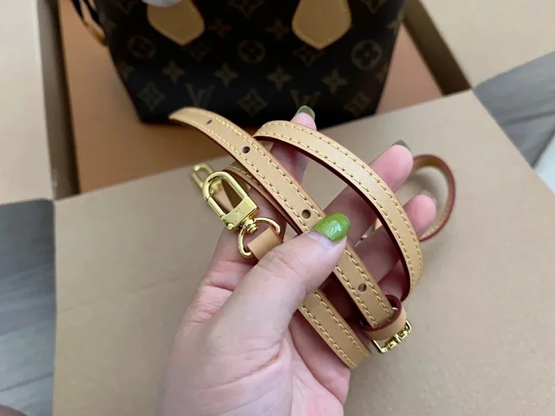 Louis Vuitton's new high-quality versatile single shoulder crossbody bag for women's retro trend | Outfitreps Spreadsheet