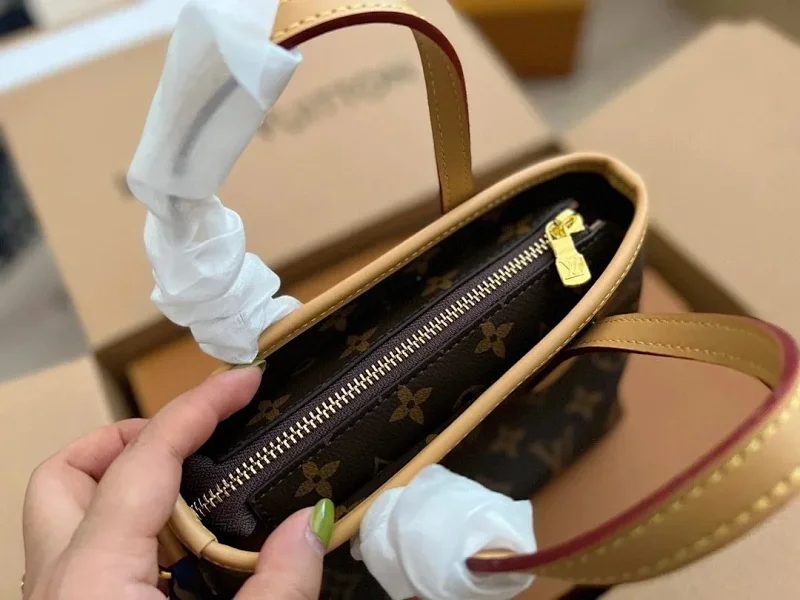 Louis Vuitton's new high-quality versatile single shoulder crossbody bag for women's retro trend | Outfitreps Spreadsheet