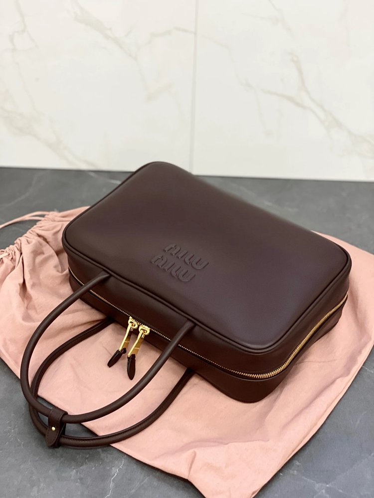 miumiu Original Leather Handheld Official Document Bag for Women 2025 New Large Capacity Retro U | Outfitreps Spreadsheet