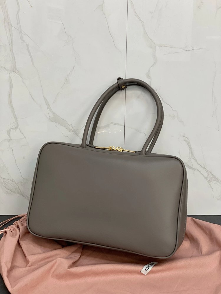 miumiu Original Leather Handheld Official Document Bag for Women 2025 New Large Capacity Retro U | Outfitreps Spreadsheet