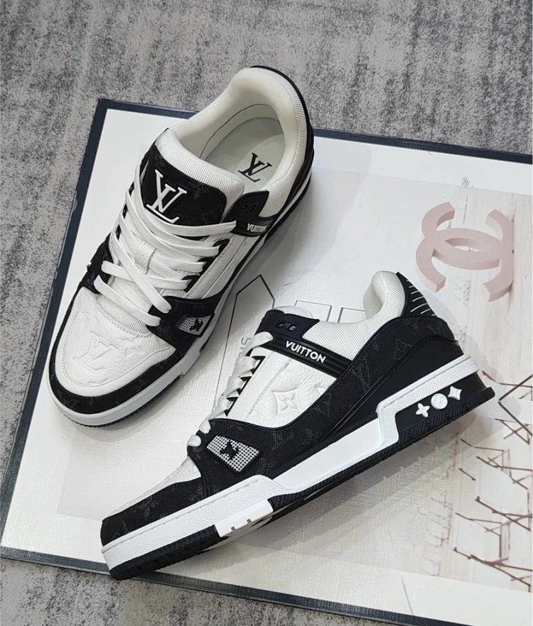 Louis Vuitton   Light luxury men's shoes, board shoes, trendy shoes, thick soled shoes, donkey low top shoes, trendy low top lifestyle casual shoes, women's shoes, black and white