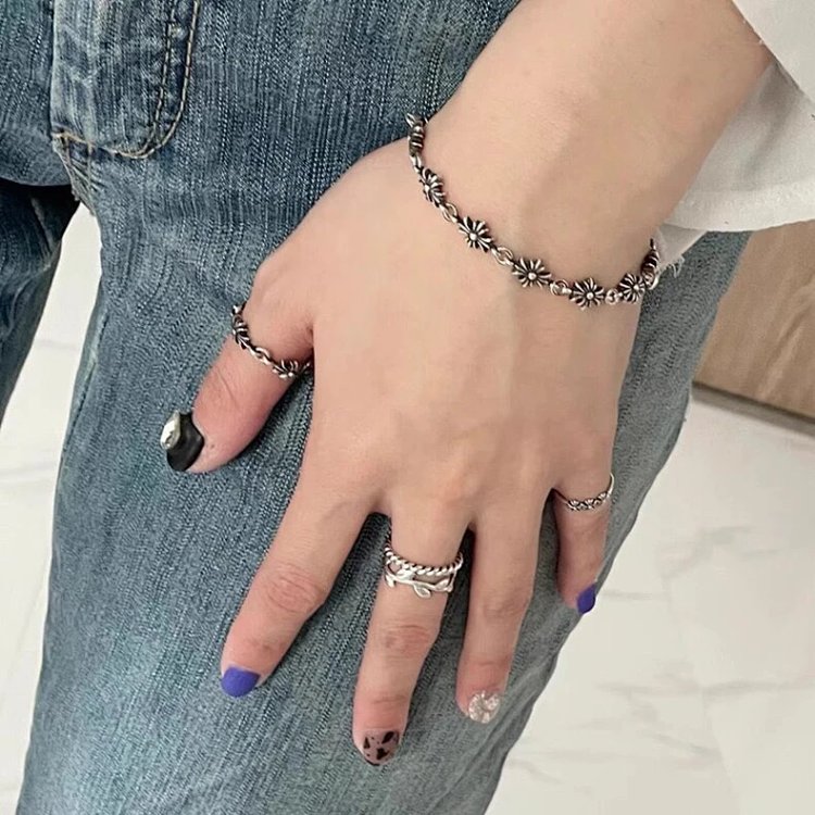 Chrome Hearts Crossing Silver Bracelet, Men's Kroos Heart Cross Bracelet, European and American | Outfitreps Spreadsheet