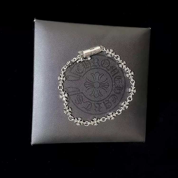 Chrome Hearts Crossing Silver Bracelet, Men's Kroos Heart Cross Bracelet, European and American | Outfitreps Spreadsheet