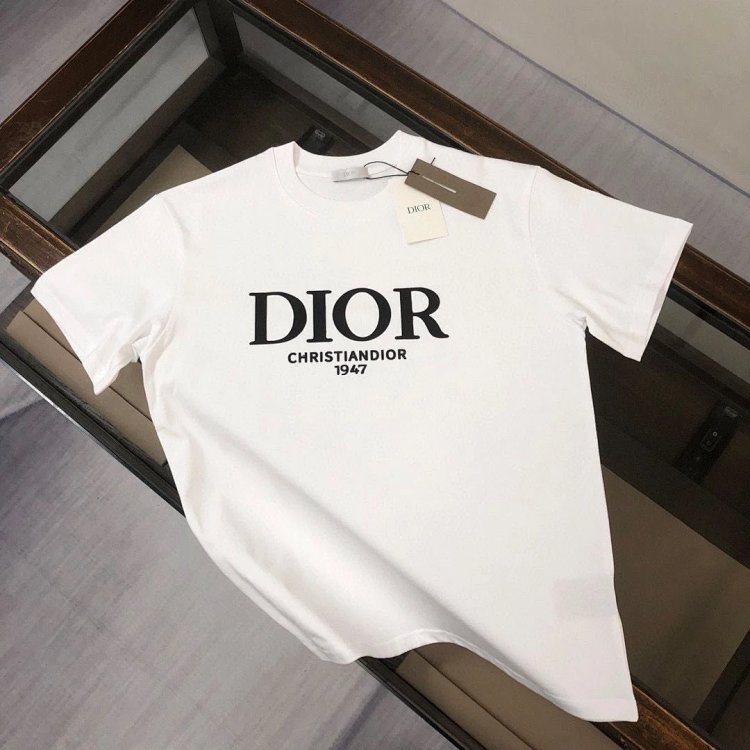 Dior light luxury short sleeved T-shirt men's half sleeved top unisex Dior short sleeved shirt | Outfitreps Spreadsheet
