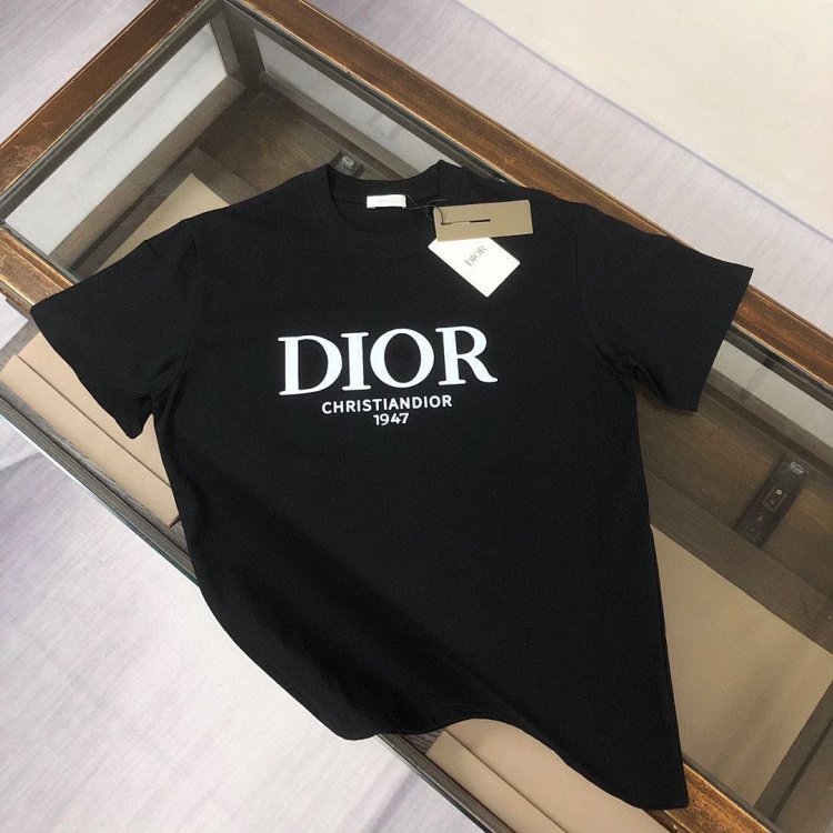 Dior light luxury short sleeved T-shirt men's half sleeved top unisex Dior short sleeved shirt | Outfitreps Spreadsheet
