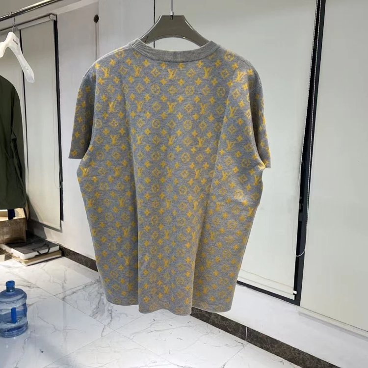 Louis Vuitton short sleeved T-shirt unisex knit top with half sleeves | Outfitreps Spreadsheet