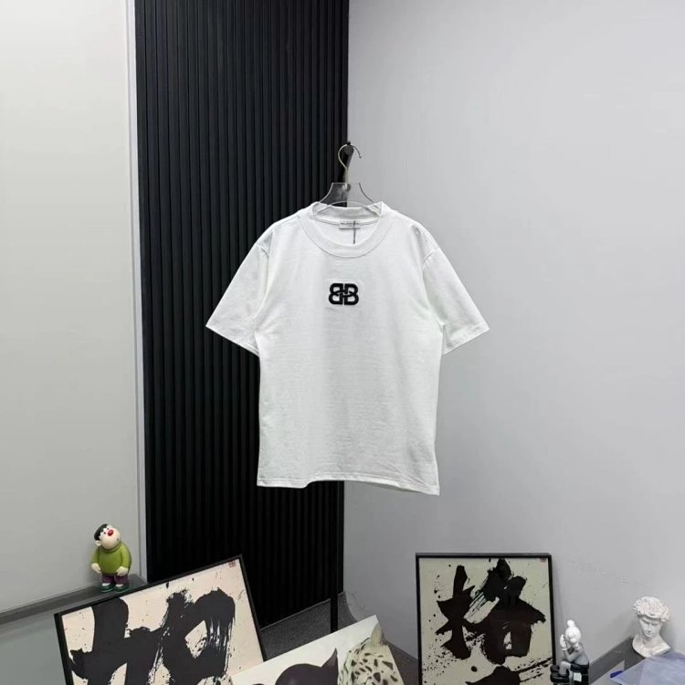 Parisian luxury embroidered short sleeved t-shirt for both men and women, half sleeved top for women