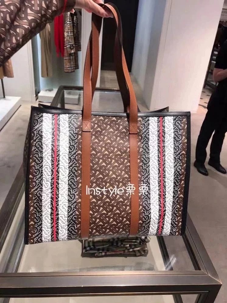 Burberry Original Tote Bag Shopping Bag Original Single Handbag Handbag Single Shoulder Crossbod | Outfitreps Spreadsheet