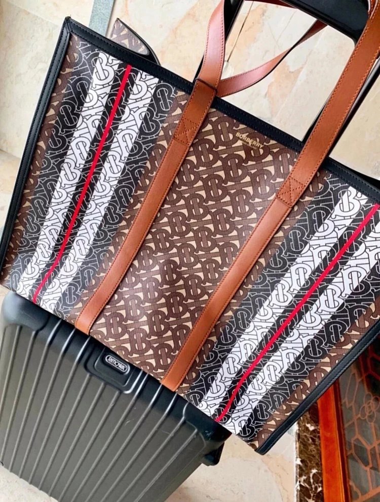 Burberry Original Tote Bag Shopping Bag Original Single Handbag Handbag Single Shoulder Crossbod | Outfitreps Spreadsheet