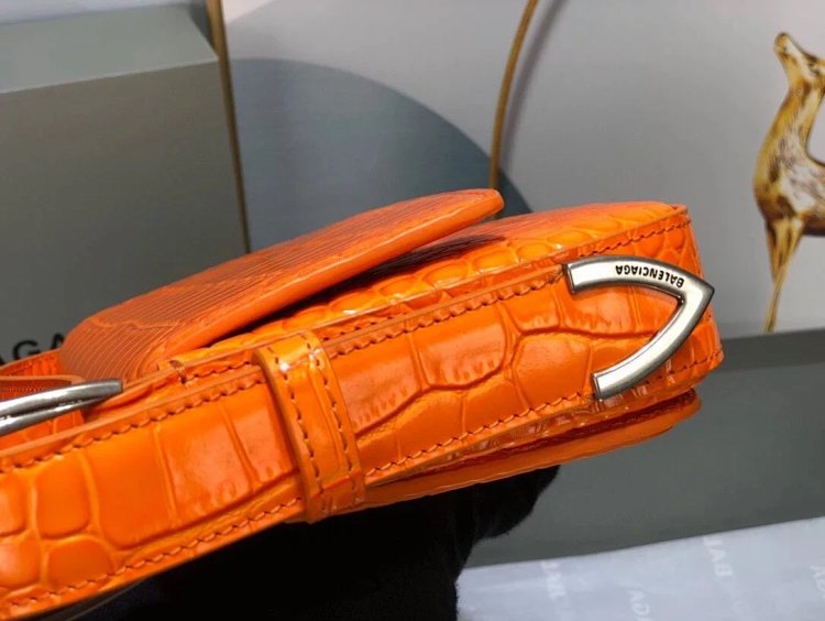 Balenciaga Crocodile Pattern Head Layer Calfskin Single Shoulder Handheld Underarm Bag Women's B | Outfitreps Spreadsheet