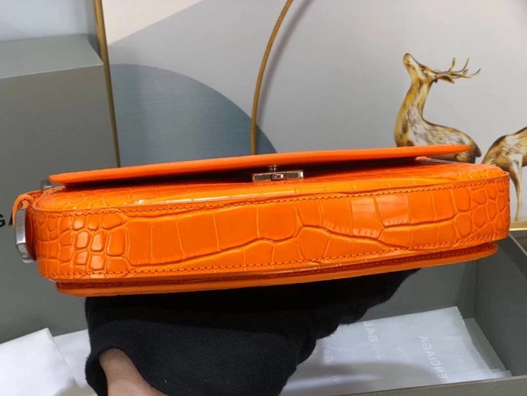 Balenciaga Crocodile Pattern Head Layer Calfskin Single Shoulder Handheld Underarm Bag Women's B | Outfitreps Spreadsheet