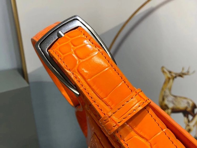 Balenciaga Crocodile Pattern Head Layer Calfskin Single Shoulder Handheld Underarm Bag Women's B | Outfitreps Spreadsheet