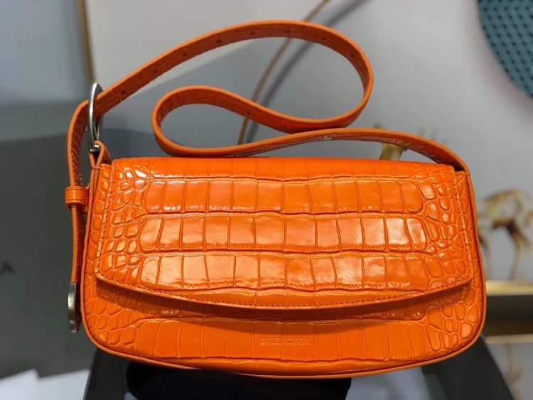Balenciaga Crocodile Pattern Head Layer Calfskin Single Shoulder Handheld Underarm Bag Women's B | Outfitreps Spreadsheet