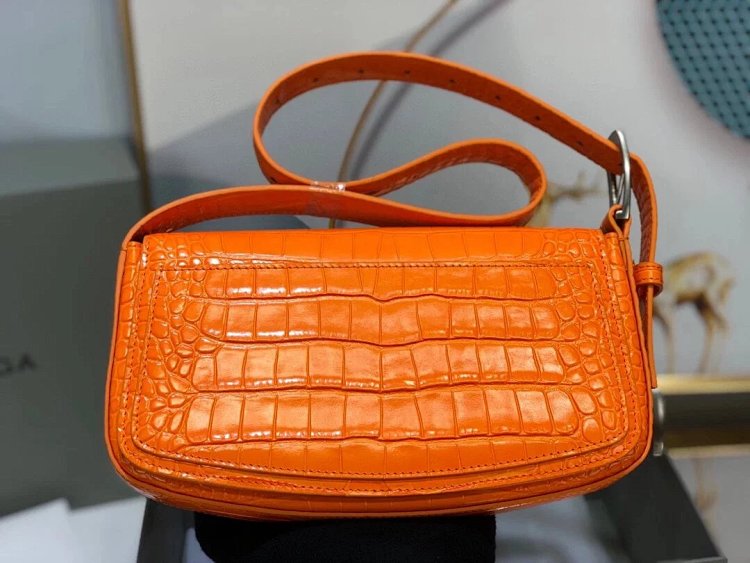Balenciaga Crocodile Pattern Head Layer Calfskin Single Shoulder Handheld Underarm Bag Women's B | Outfitreps Spreadsheet