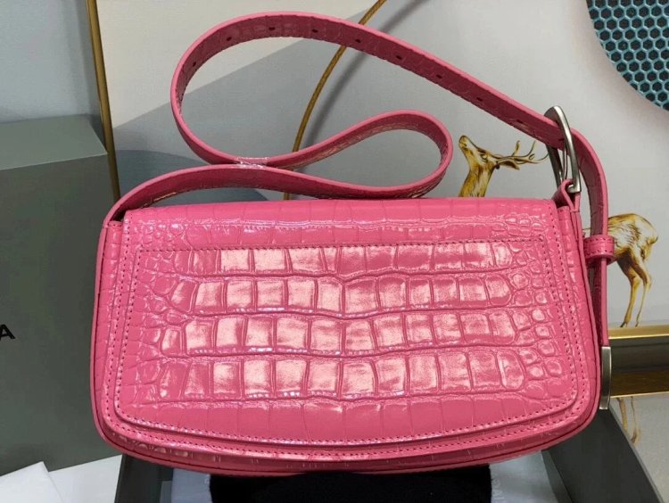 Balenciaga Crocodile Pattern Head Layer Calfskin Single Shoulder Handheld Underarm Bag Women's B | Outfitreps Spreadsheet