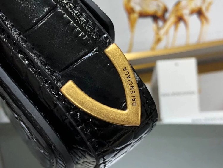 Balenciaga Crocodile Pattern Head Layer Calfskin Single Shoulder Handheld Underarm Bag Women's B | Outfitreps Spreadsheet