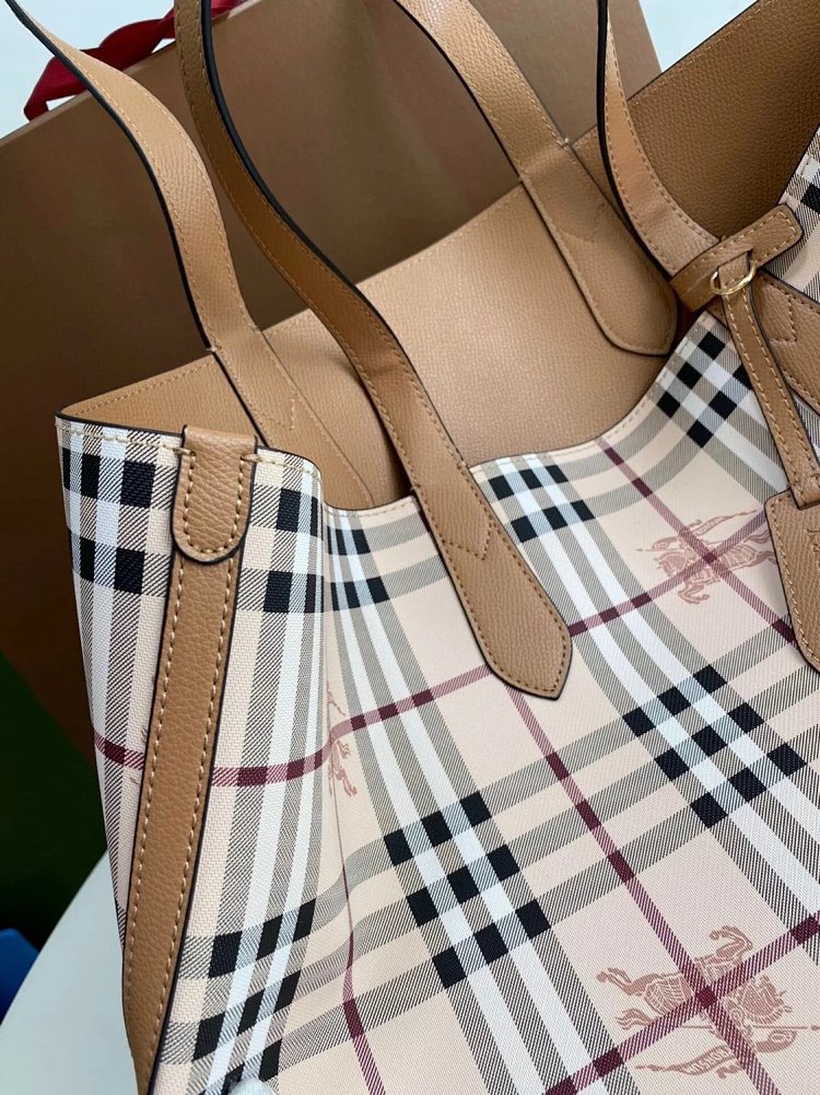 Burberry Classic Double sided Shopping Bag Lightweight Large Capacity Handbag Tote Bag Women's B | Outfitreps Spreadsheet