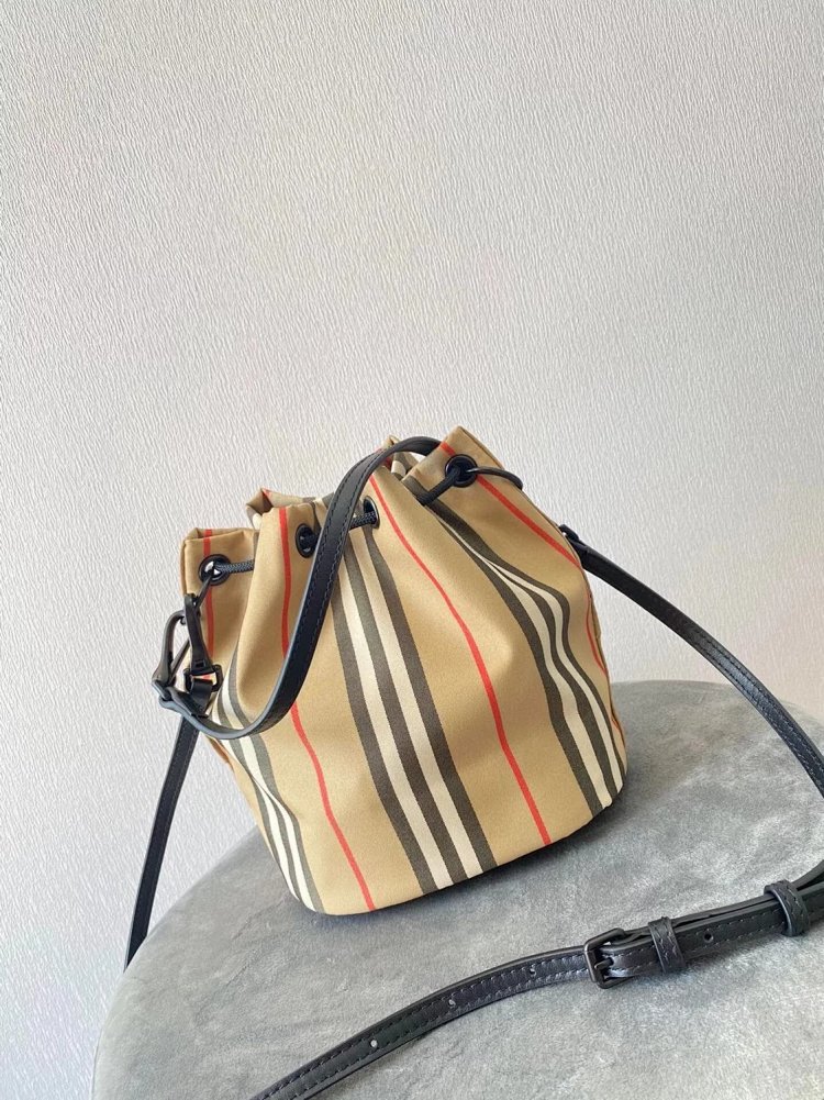 Burberry storage classic plaid canvas bucket bag drawstring bag | Outfitreps Spreadsheet