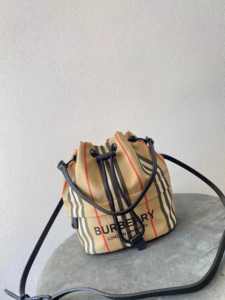 Burberry storage classic plaid canvas bucket bag drawstring bag | Outfitreps Spreadsheet