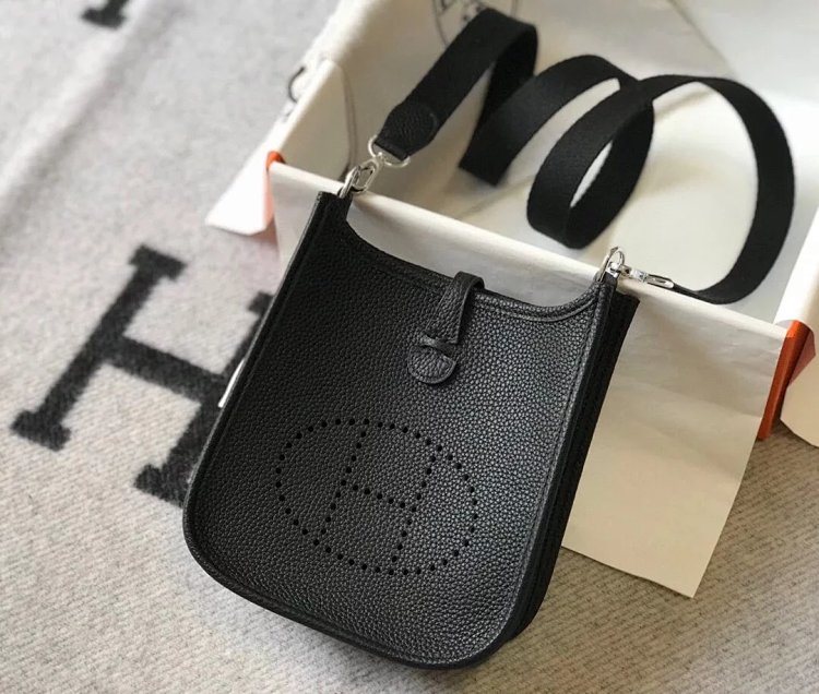 Hermes mini calf leather hollow shoulder crossbody buckle women's bag | Outfitreps Spreadsheet