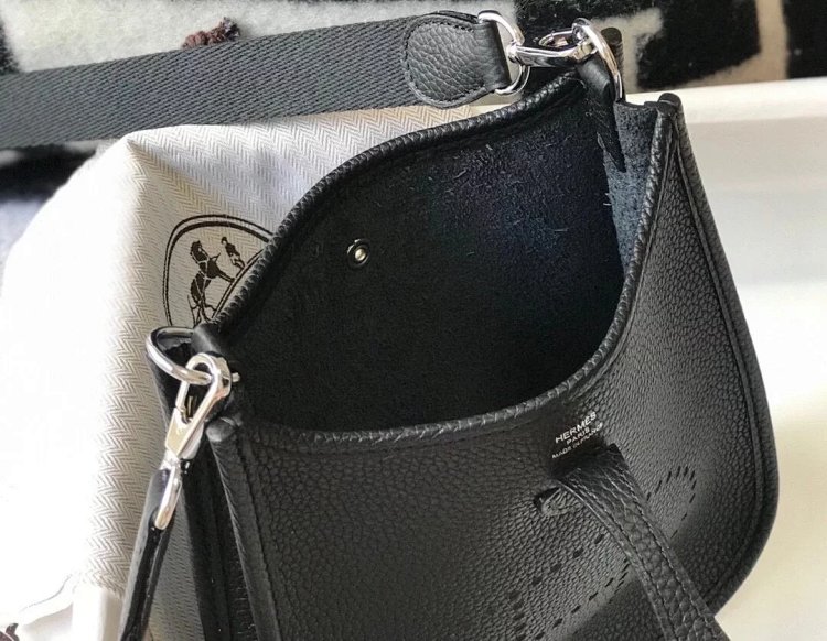 Hermes mini calf leather hollow shoulder crossbody buckle women's bag | Outfitreps Spreadsheet