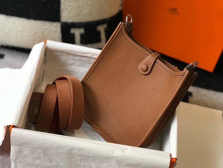 Hermes mini calf leather hollow shoulder crossbody buckle women's bag | Outfitreps Spreadsheet