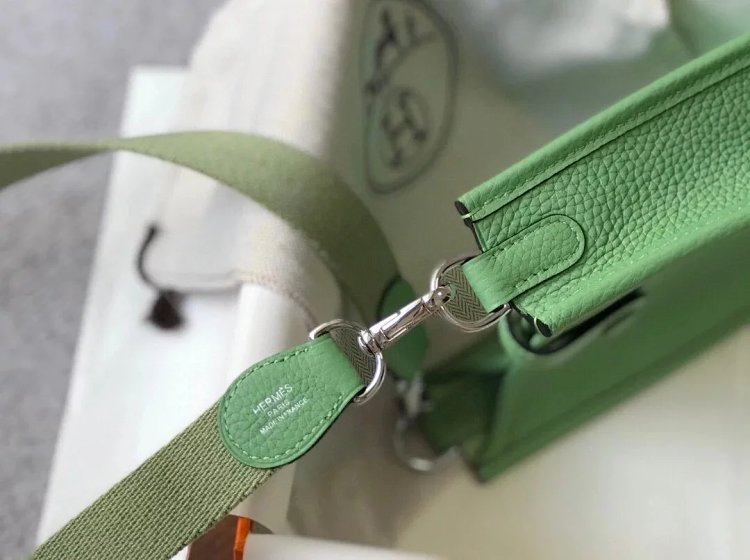 Hermes mini calf leather hollow shoulder crossbody buckle women's bag | Outfitreps Spreadsheet