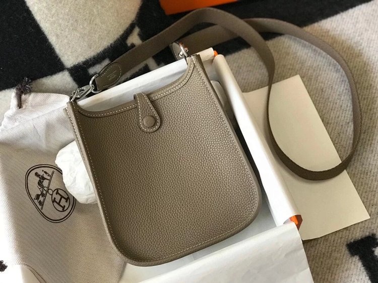 Hermes mini calf leather hollow shoulder crossbody buckle women's bag | Outfitreps Spreadsheet