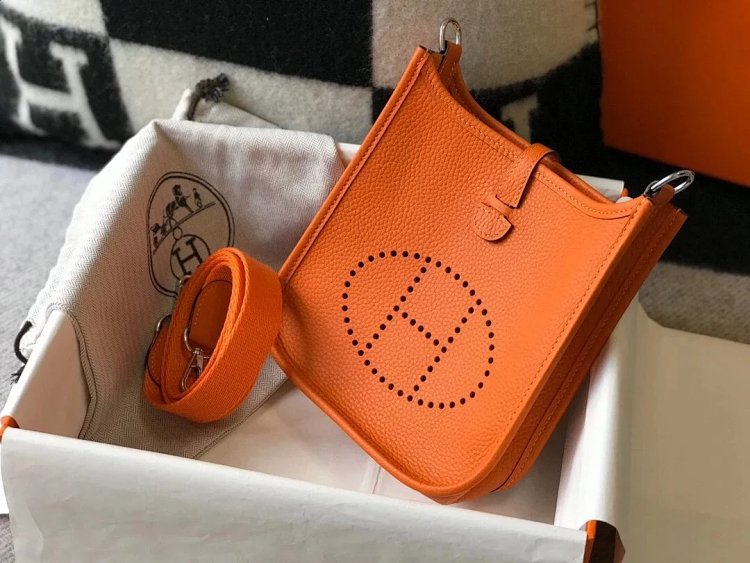 Hermes mini calf leather hollow shoulder crossbody buckle women's bag | Outfitreps Spreadsheet