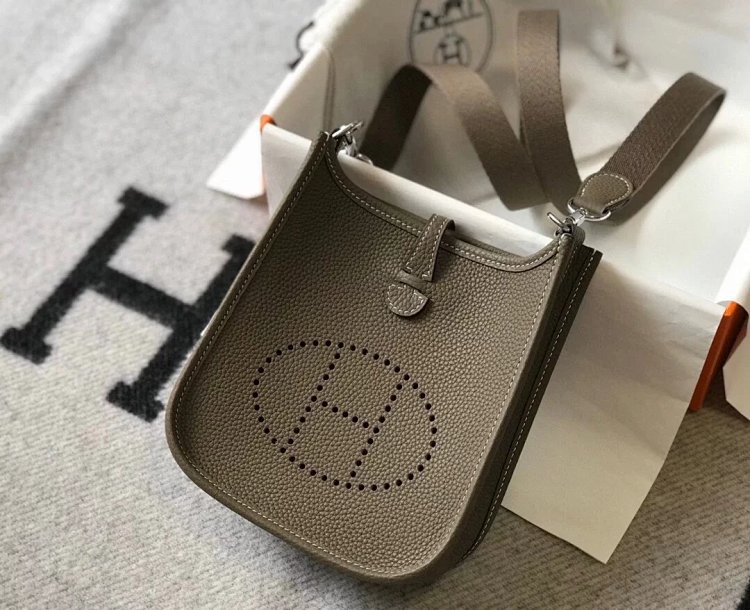Hermes mini calf leather hollow shoulder crossbody buckle women's bag | Outfitreps Spreadsheet