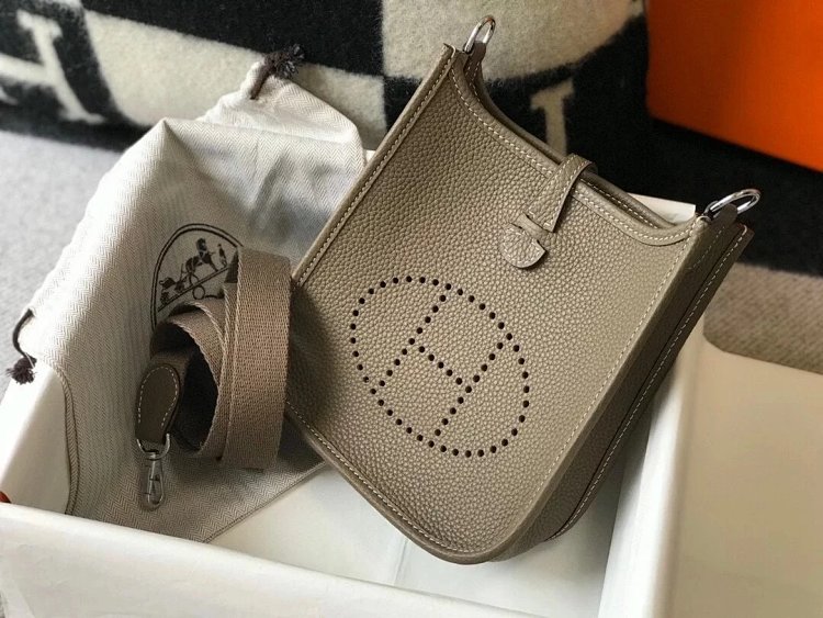 Hermes mini calf leather hollow shoulder crossbody buckle women's bag | Outfitreps Spreadsheet
