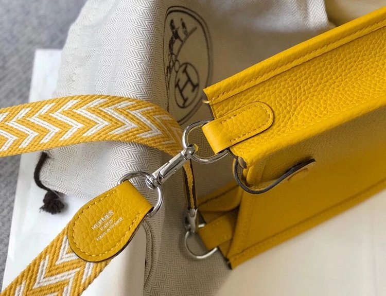 Hermes mini calf leather hollow shoulder crossbody buckle women's bag | Outfitreps Spreadsheet