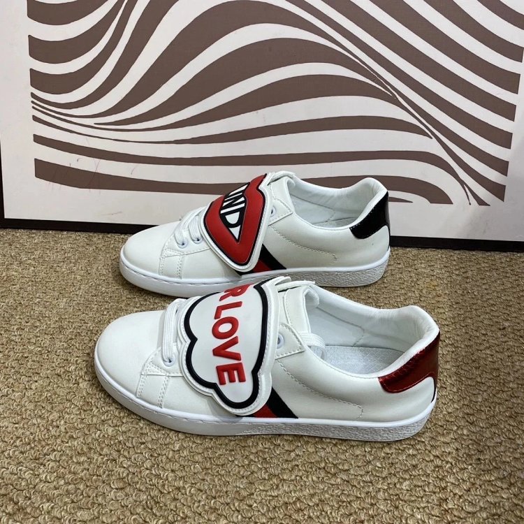 Gucci kisses red lips in white shoes | Outfitreps Spreadsheet