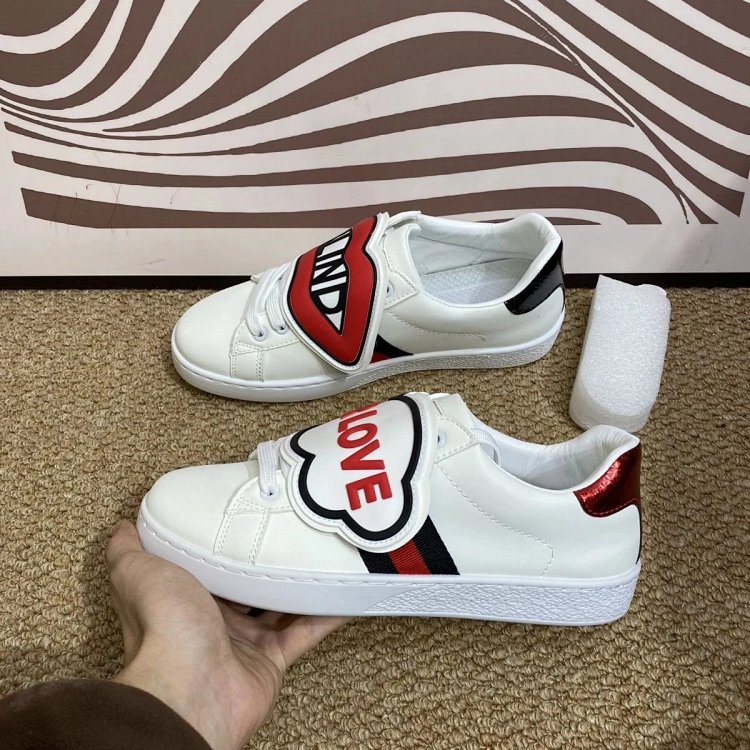 Gucci kisses red lips in white shoes | Outfitreps Spreadsheet