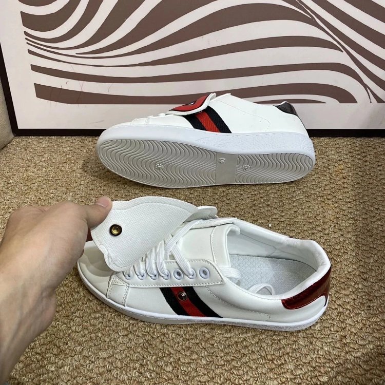 Gucci kisses red lips in white shoes | Outfitreps Spreadsheet