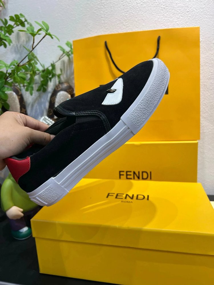 Fendi Monster stomps on board shoes with one foot | Outfitreps Spreadsheet