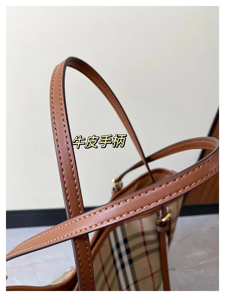 Burberry plaid pattern tote bag | Outfitreps Spreadsheet